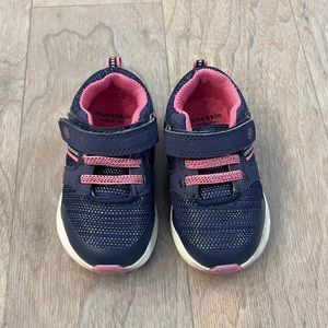 Munchkin by Stride Rite baby girl sneakers. Size 6M